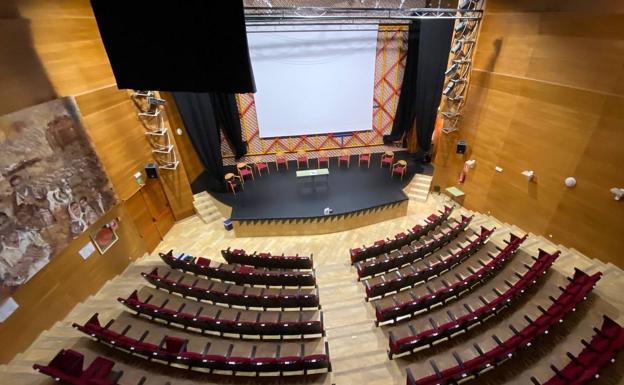 Vista panorámica de la platea del auditorio del Centro Cultural de Guareña.