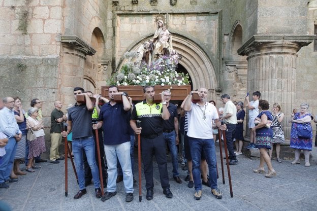La procesión de la Virgen del Carmen se celebró ayer. :: a. méndez/