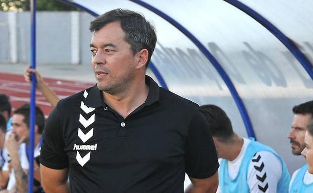 Pastelero se piensa el once del Plasencia ante el Azuaga