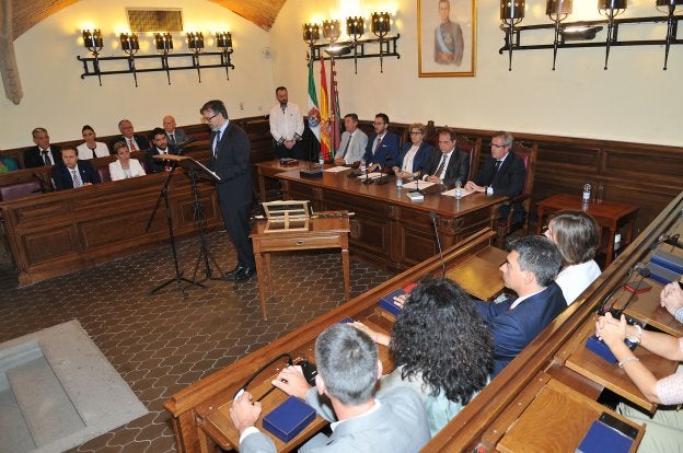 El portal incluye las declaraciones de bienes y las retribuciones del alcalde y los concejales. :: hoy