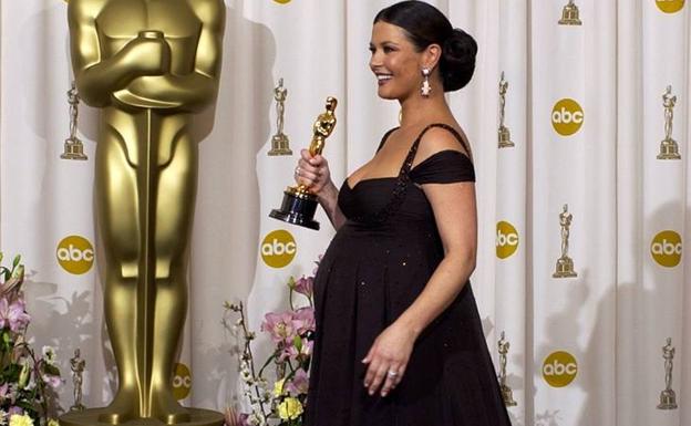 La actriz Catherine Zeta-Jones sufre trastorno bipolar y ha tenido dos hijos./