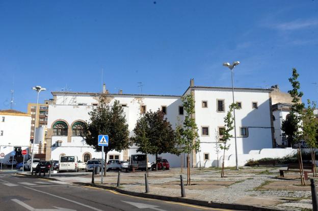 Edificio que acogerá la nueva sede del OAR. :: brígido/