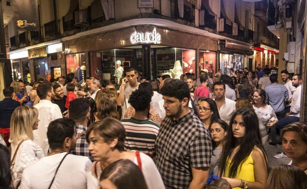 Ambiente del fin de semana en San Juan durante la Noche en Blanco. / PAKOPÍ/
