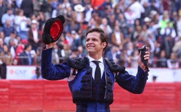 El Juli y Adame cortan una oreja cada uno en la Plaza México