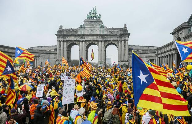 Manifestación independentista catalana en Bruselas. :: hoy/