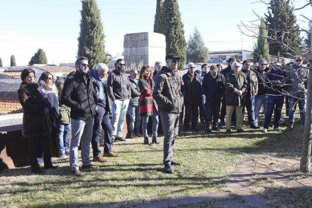 Homenaje a las víctimas del franquismo en el cementerio. :: a. méndez/