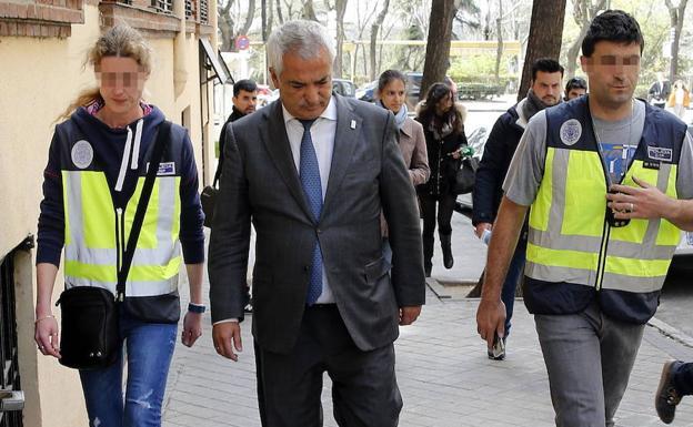 El presidente de Ausbanc, Luis Pineda, durante su detención en abril de 2016. /EFE