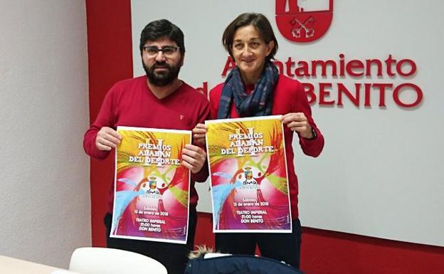El concejal de Deportes, junto a la presidenta del jurado. :: e. d./