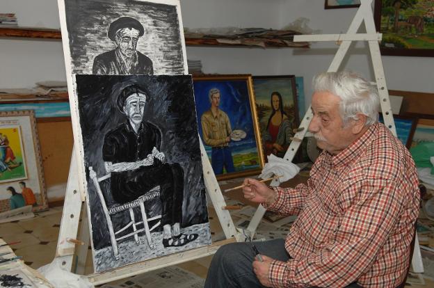 Larry pintando uno de sus cuadros. :: cosme/