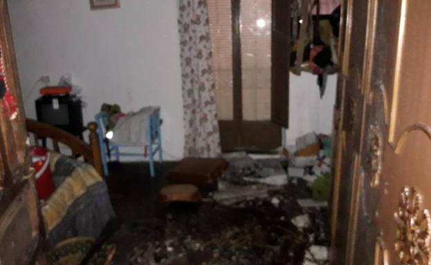 Una de las habitaciones afectadas por las llamas./MAM