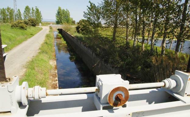 «¿De dónde vamos a sacar el agua para los nuevos regadíos si no tenemos para los ya existentes?»
