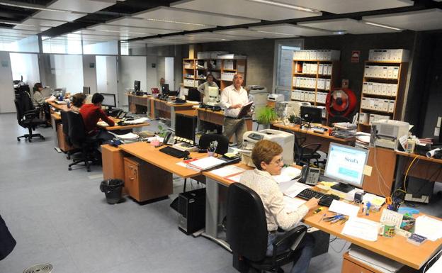 Imagen de archivo de trabajadores de la Junta de Extremadura en las Consejerias del Tercer Milenio, en Mérida./