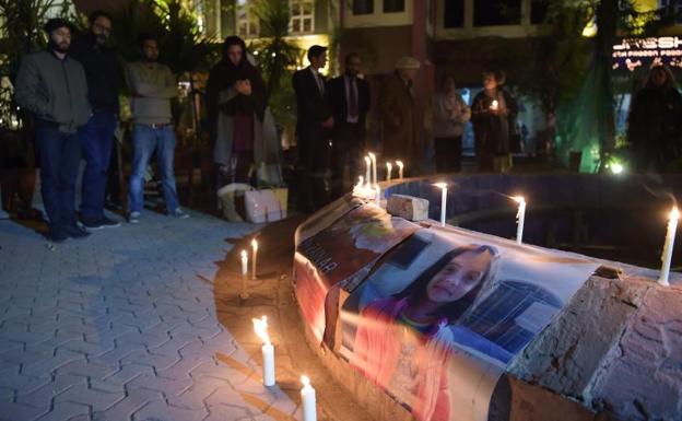 Homenaje por la pequeña en la ciudad paquistaní de Kasur./AFP