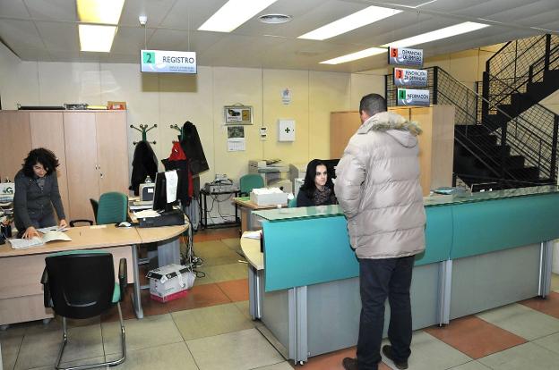 Oficinas del Sexpe en Plasencia. :: david palma/