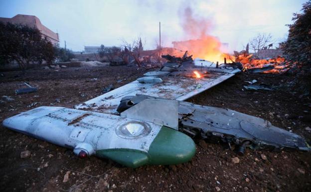 Restos del fuselaje del avión ruso derribado./AFP
