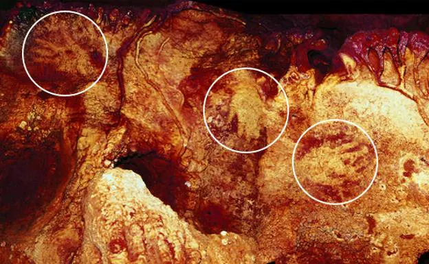Mano en negativo de la cueva de Maltravieso en Cáceres. Una datada hace 66.000 años/H.COLLADO