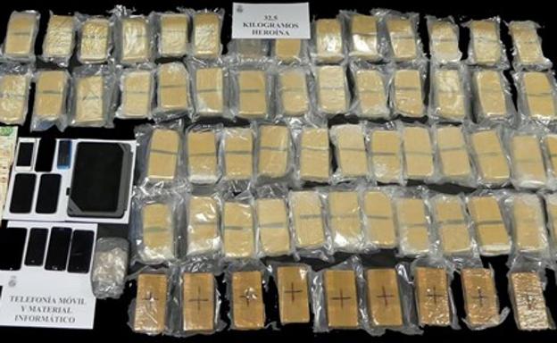 Interceptados en Extremadura cuatro vehículos con doble fondo con 800 kilos de cocaína