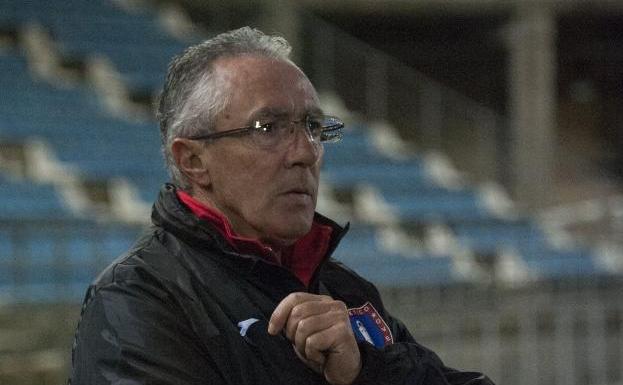 Juli Caro en su etapa como entrenador del Pueblonuevo. :: PAKOPÍ/