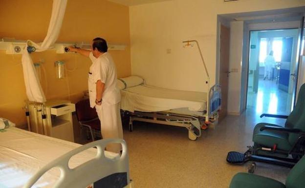 Imagen de archivo de una habitación de un hospital extremeño: /