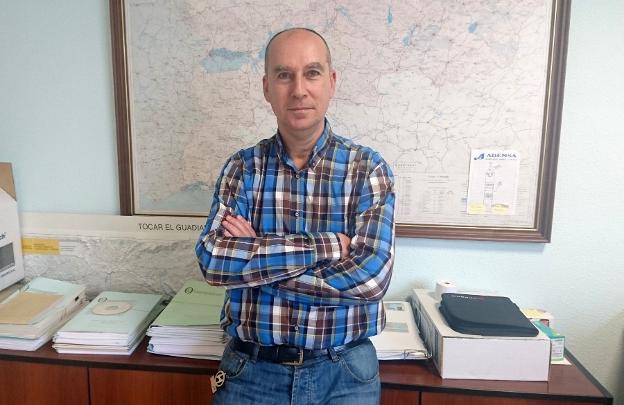 José Vicente Ruiz en la Comunidad de Regantes, en Don Benito. :: e. d./