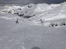 En el Pirineo Aragonés todavía queda mucha nieve que disfrutar/Astún