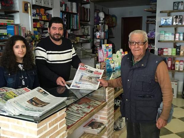 Papelería y tienda de prensa de Ceclavín. :: A. T./