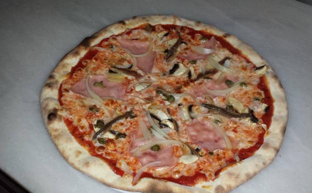 A La Cosa Nostra fanno il loro impasto senza glutine fatto in casa.