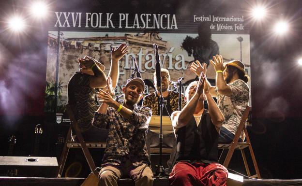 El grupo Entavía en la jornada inaugural del festival.