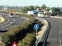 Autovía de Extremadura entre Mérida y Badajoz, la carretera con más tráfico de la región.|BRÍGIDO/