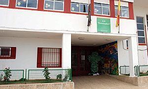 Fachada del colegio público Extremadura de Cabeza del Buey.|HOY/