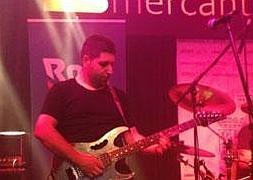 Pedro Santos gana el I Concurso de Guitarristas Rock FM Extremadura