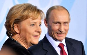 Merkel y Putin, en su comparecencia ante la prensa. / GERO BRELOER-EFE/
