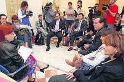 Los directores de hoteles de la ciudad se reunieron con responsables de Cáceres 2016./ MARISA NÚÑEZ/