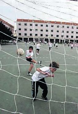 El colegio salesiano tiene espacio para un aula./ ALFONSO/