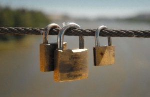 El amor cuelga de los puentes Real y de Palmas