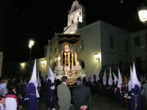 La Virgen de los Dolores sale de la ermita de la Hermosa. :: ARANDA/
