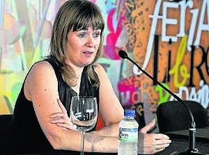 Marta Rivera de la Cruz responde a las preguntas de los niños. ::
J. V. A./