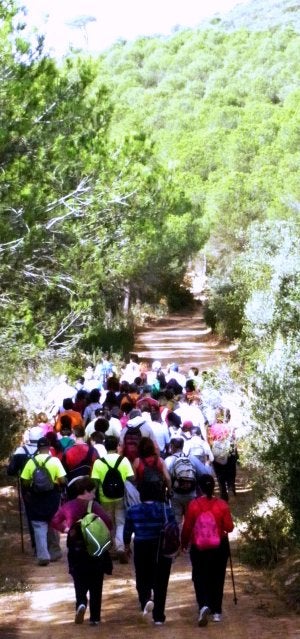 Senderistas de este colectivo de Tentudía. :: RAFAEL MOLINA/