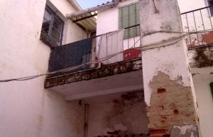 Deterioro del cuartel de Talavera la Real. :: HOY/