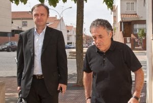 íñigo Uriarte y Carlos Uriarte entran en el Juzgado de lo Mercantil el 19 de junio. :: PAKOPÍ/