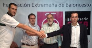 Santonja, Sánchez, Blanco y Ávalos, tras la firma. ::
CÁCERES CB/