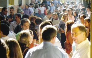 Interinos esperando en Badajoz la adjudicación de plazas vacantes. :: HOY/