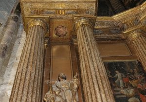 Xilófagos, humedad, pérdida de policromía, suciedad y daños estructurales en el retablo. :: ANDY SOLÉ/