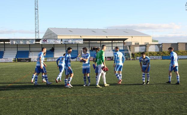 El Arroyo salta al campo en el último encuentro en casa frente al Extremadura B (2-0). 