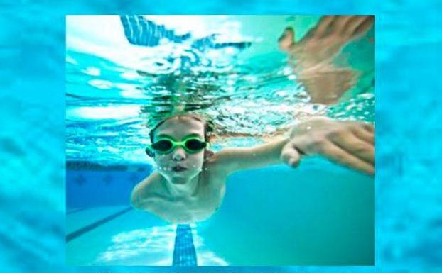 En julio y agosto vuelven los cursos de natación en la piscina de Arroyo de la Luz