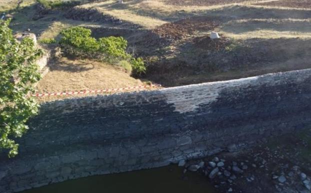 Reparación del muro de la Presa del Paredón.