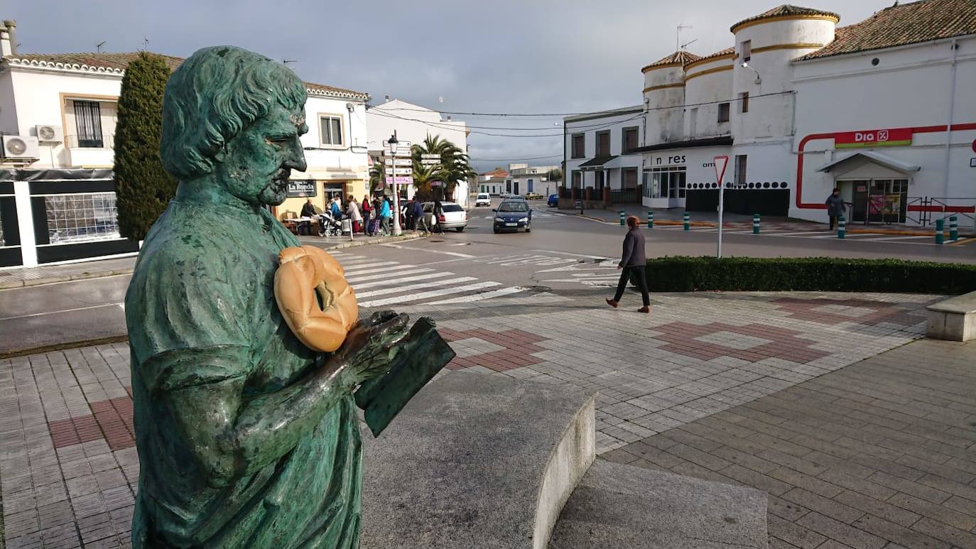 Don Ángel también ha recibido hoy una rosca de San Blas. 