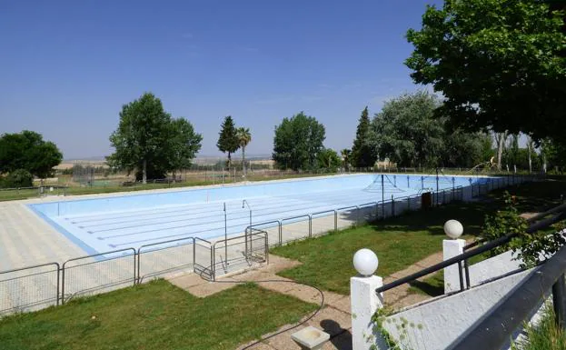 Preparación de la piscina para la temporada de baño 2021 /f. v.