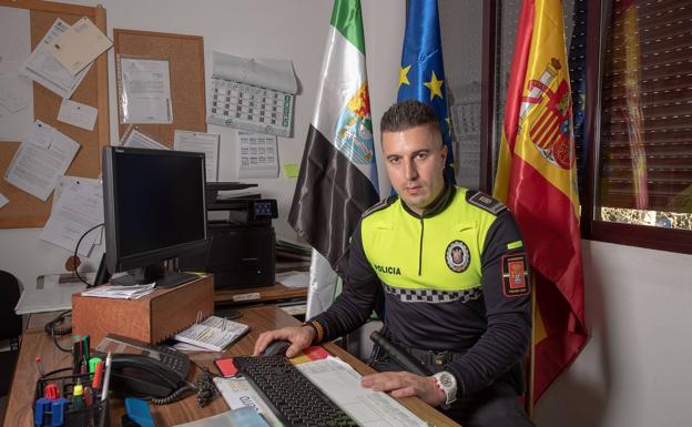 Javier Cuenca, en su despacho/KARPINT
