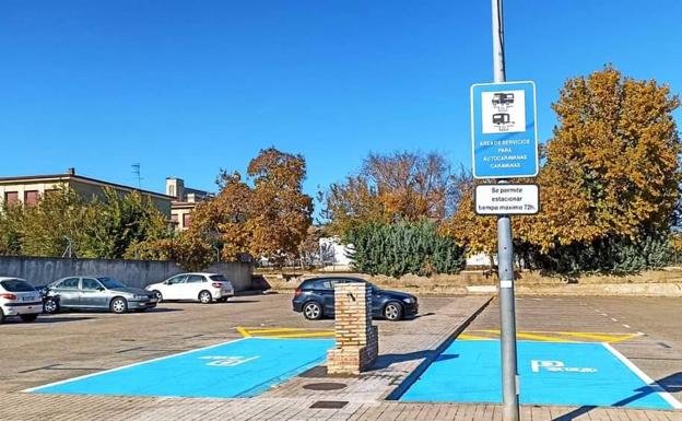 Coria cuenta con un área de estacionamiento para autocaravanas y caravanas
